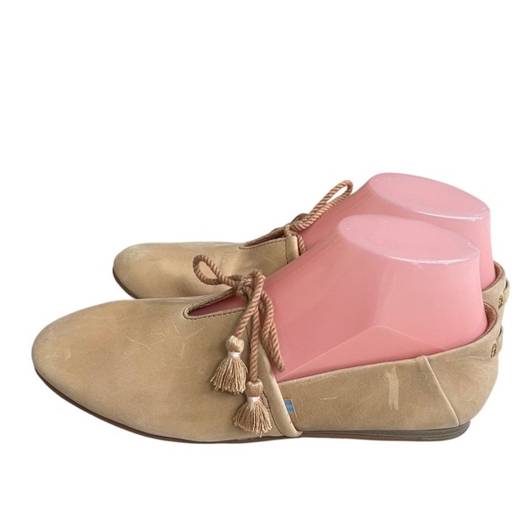 Toms Shoes - TOMS Kelli Tassel Tan Leather Pointed Toe Flats Shoes Womens 8 new with defect